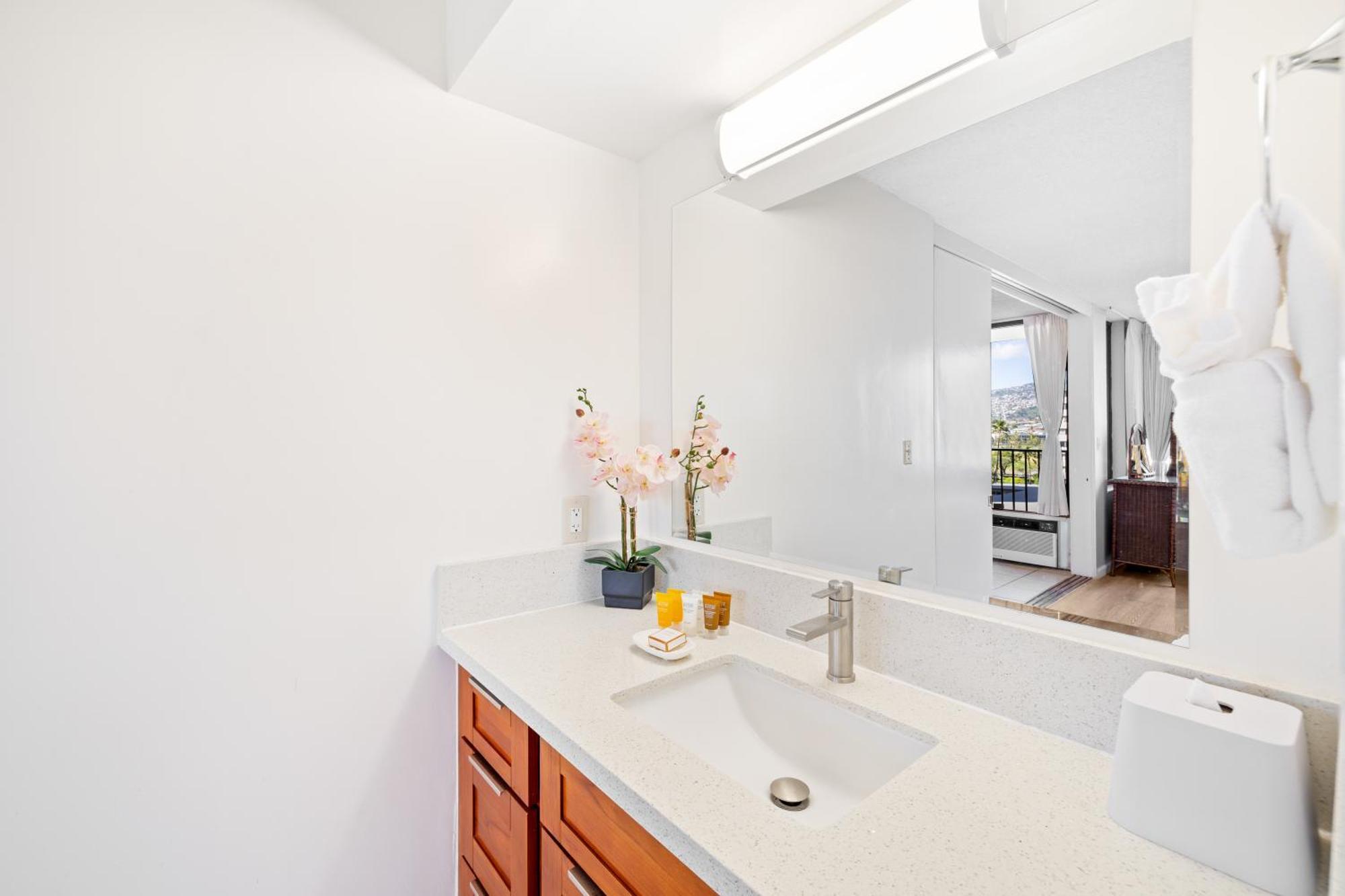 Cozy Waikiki Getaway, Stroll To Beach With Free Parking Honolulu Eksteriør bilde